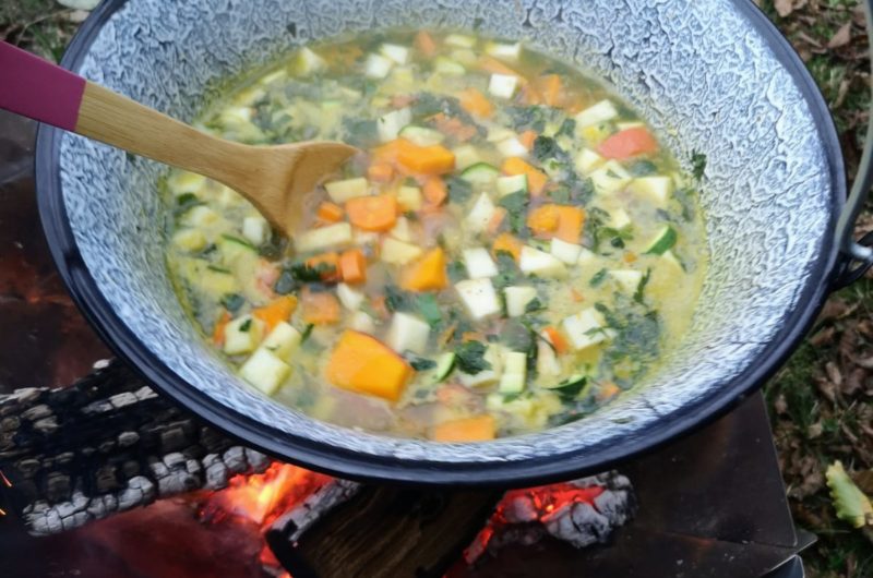 Gemüsesuppe vom Lagerfeuer