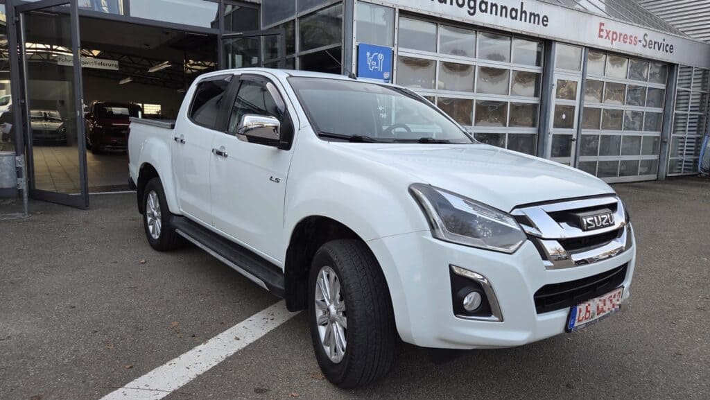 Isuzu D-Max Double Cab beim Händler nahe Stuttgart, Kauf des Basisfahrzeugs für Pickup Camper mit Wohnkabine
