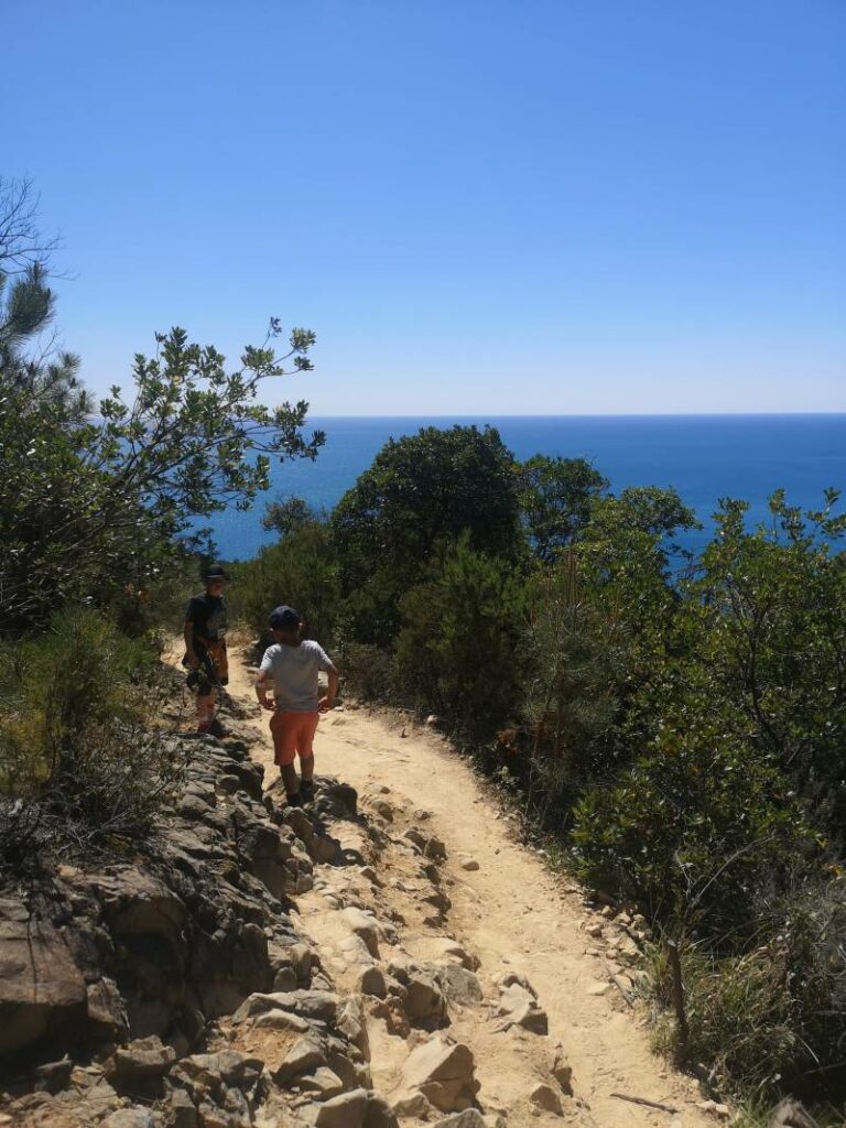 Wanderung mit Kindern in Ligurien Von Sestri Levante zur Punta Manara
